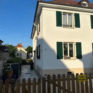 Altes Stadthaus Mit Garten Und Gewoelbekeller Stuttgart
